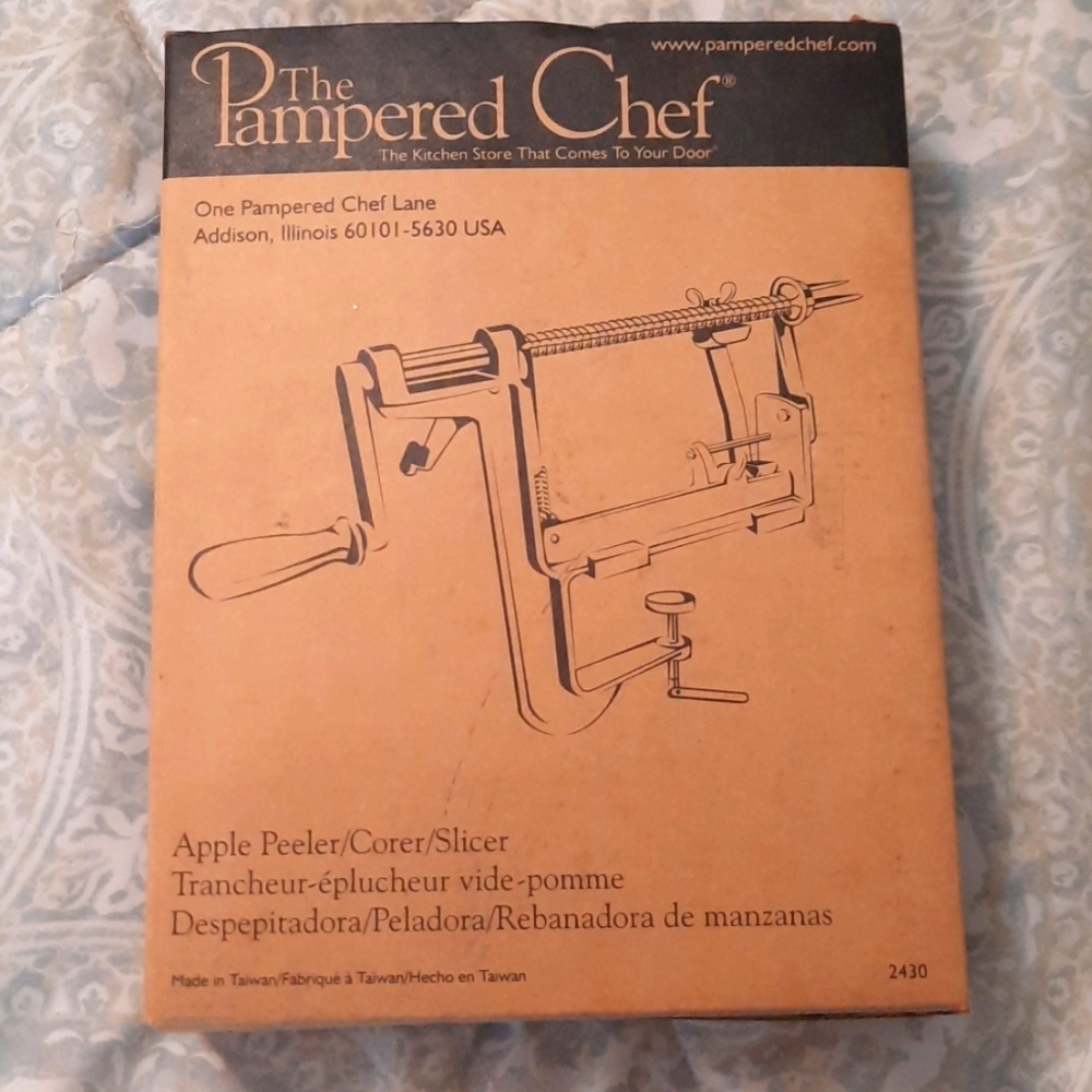 The Pampered Chef Apple Peeler Corer Slicer - Brown
